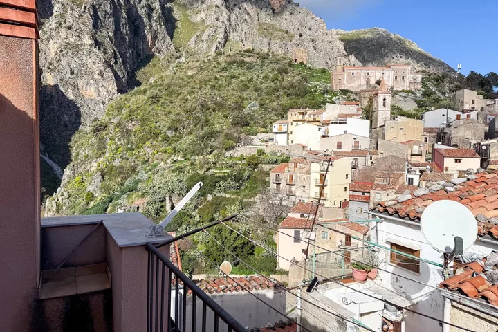 Casa Alessandra: fotografia dell’agenzia 24