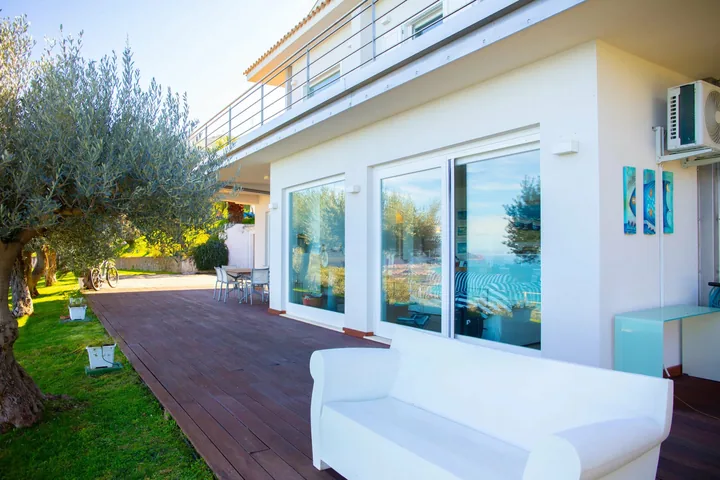 Villa Infinito: fotografia dell’agenzia 60