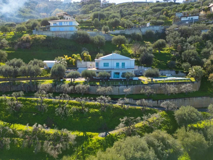 Villa Infinito: fotografia dell’agenzia 63