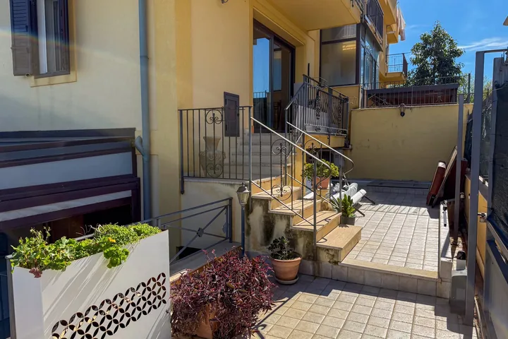 Casa Enza: fotografia dell’agenzia 52