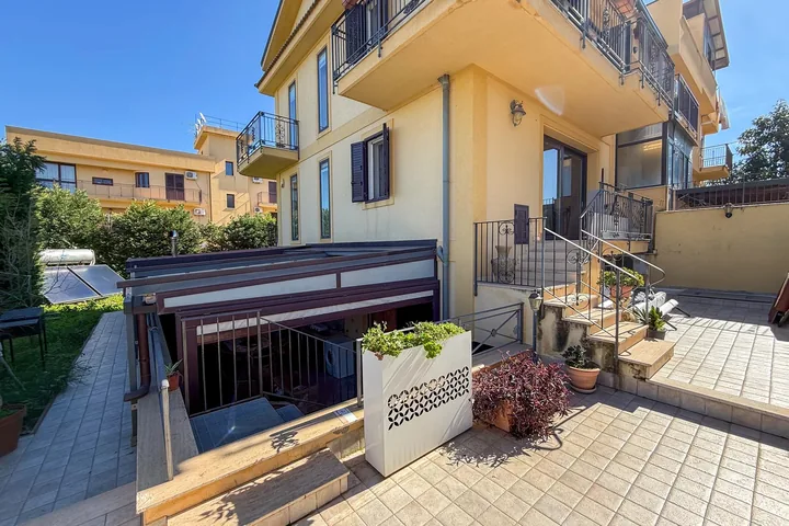 Casa Enza: fotografia dell’agenzia 53