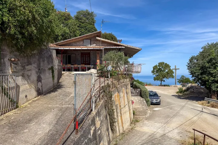 Casa Francesco: fotografia dell’agenzia 2