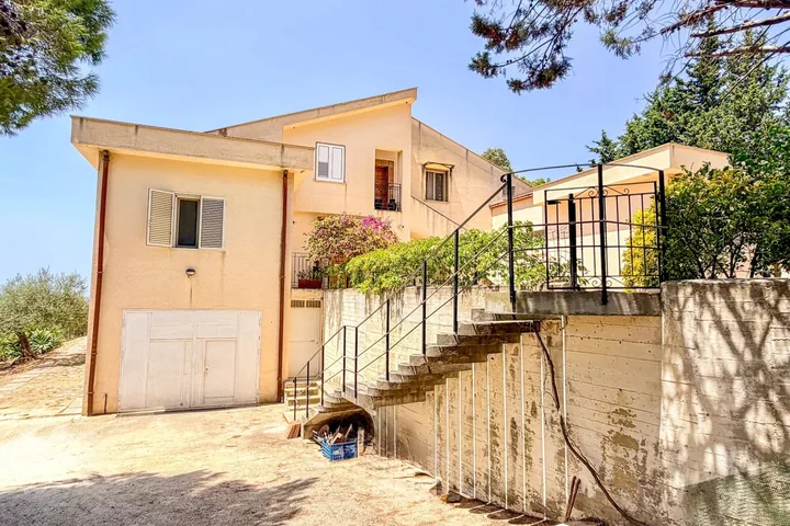 Villa Florinda: fotografia dell’agenzia 44